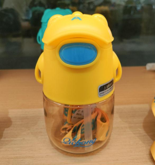 Botella de agua en TRITAN para niños 1